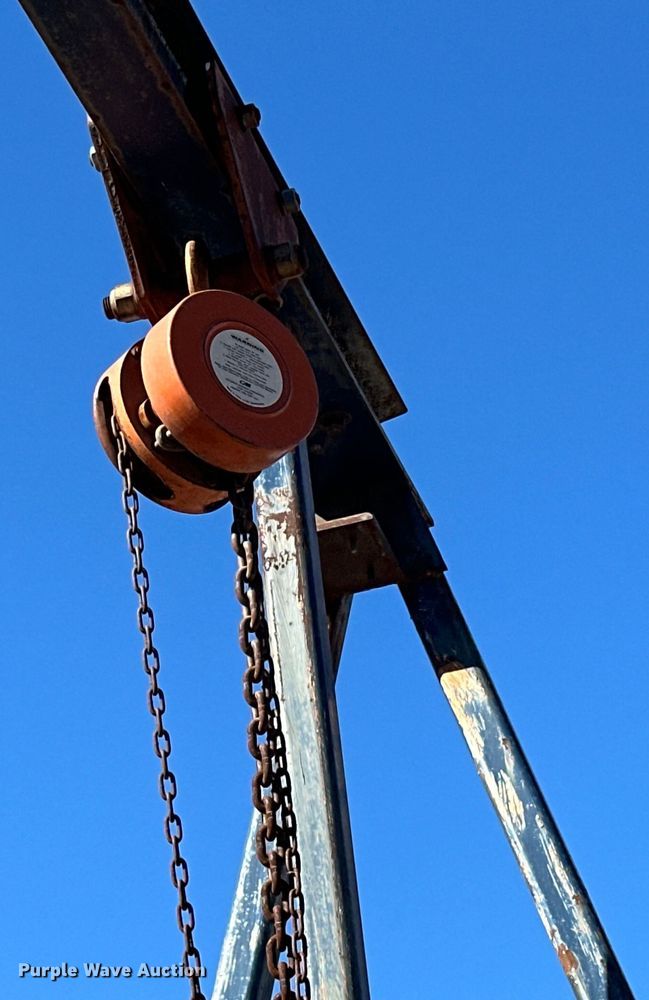 image for item DQ0735 A-frame hoist