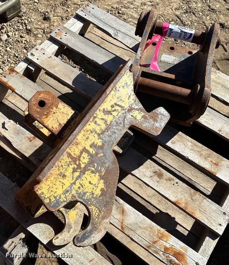 image for item DQ0736 (2) quick couplers 