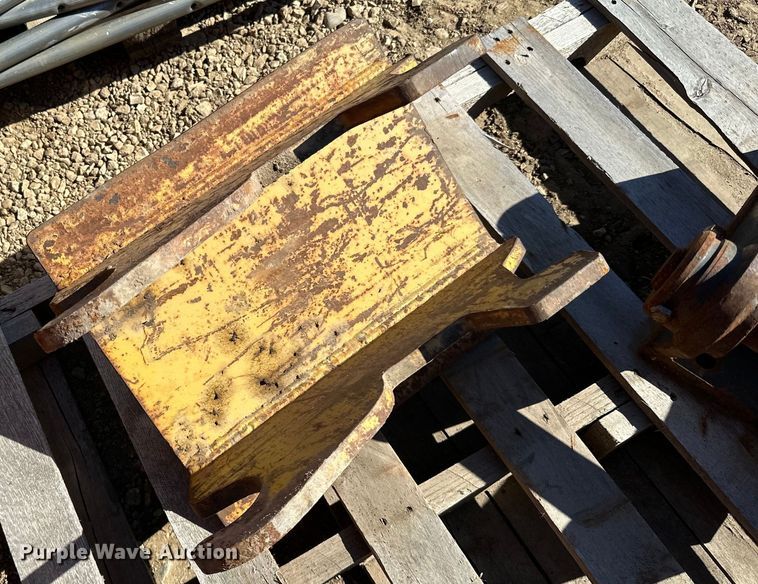 image for item DQ0736 (2) quick couplers 