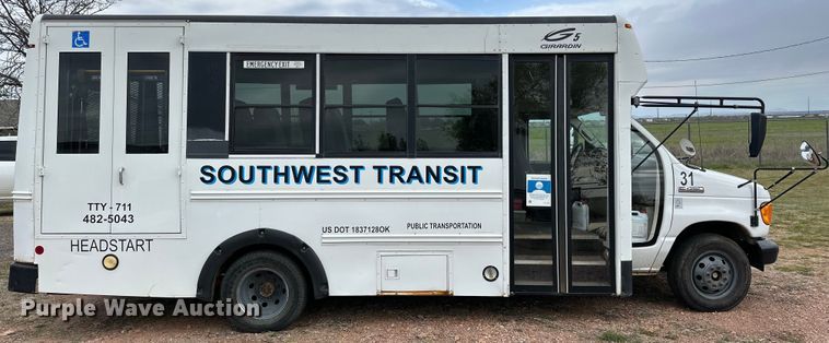 image for item DG4344 2006 Ford E450 shuttle bus