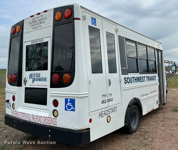 image for item DG4344 2006 Ford E450 shuttle bus