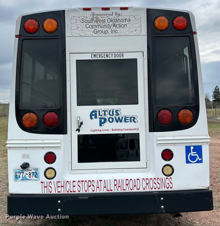 image for item DG4344 2006 Ford E450 shuttle bus