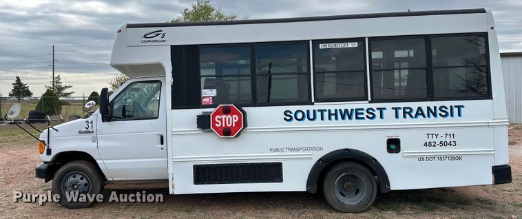 image for item DG4344 2006 Ford E450 shuttle bus