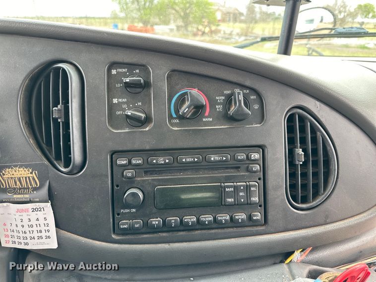 image for item DG4344 2006 Ford E450 shuttle bus