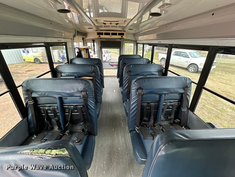 image for item DG4344 2006 Ford E450 shuttle bus