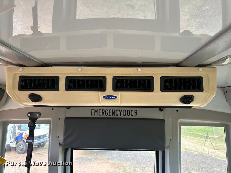 image for item DG4344 2006 Ford E450 shuttle bus