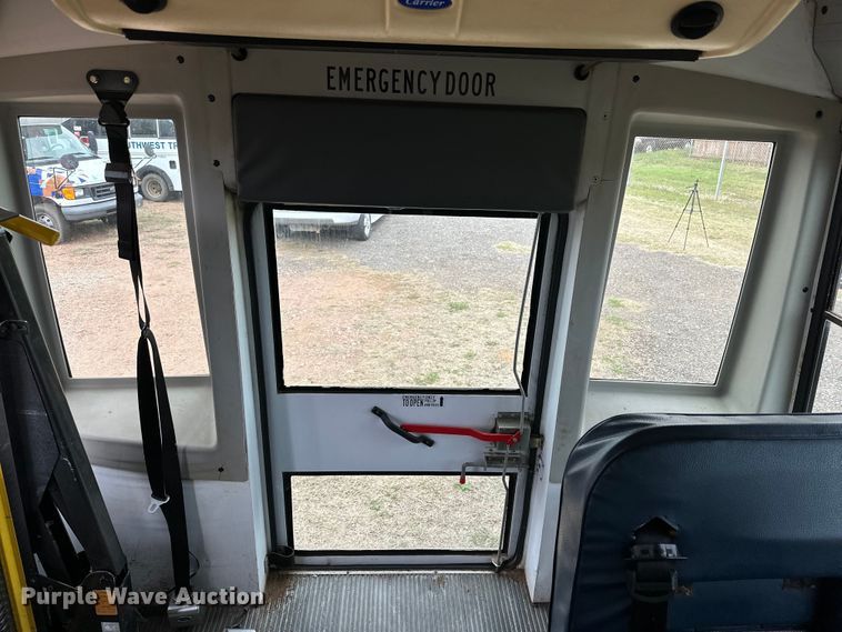 image for item DG4344 2006 Ford E450 shuttle bus