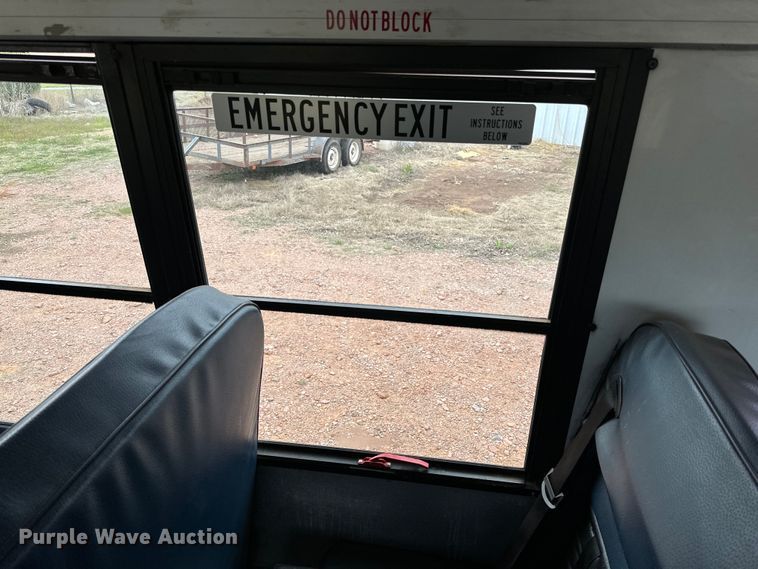 image for item DG4344 2006 Ford E450 shuttle bus