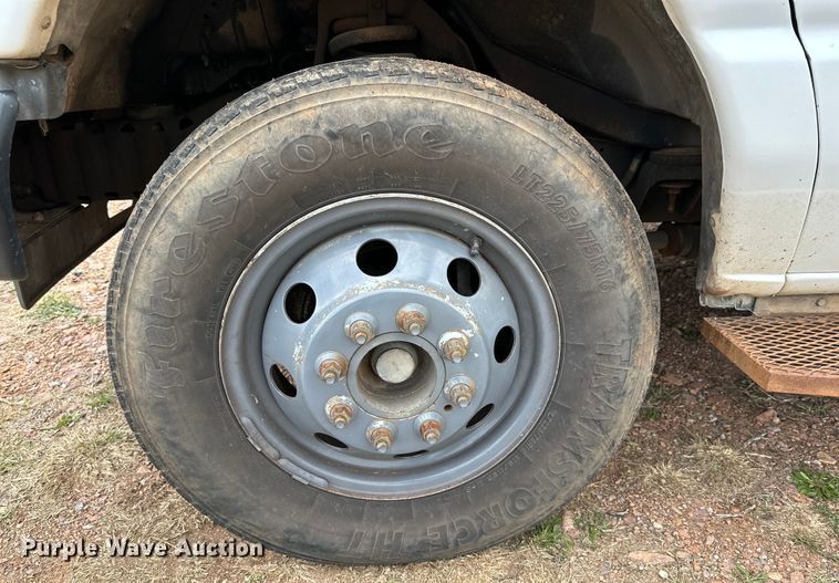 image for item DG4344 2006 Ford E450 shuttle bus