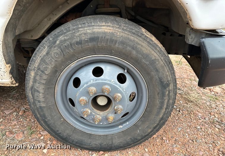 image for item DG4344 2006 Ford E450 shuttle bus