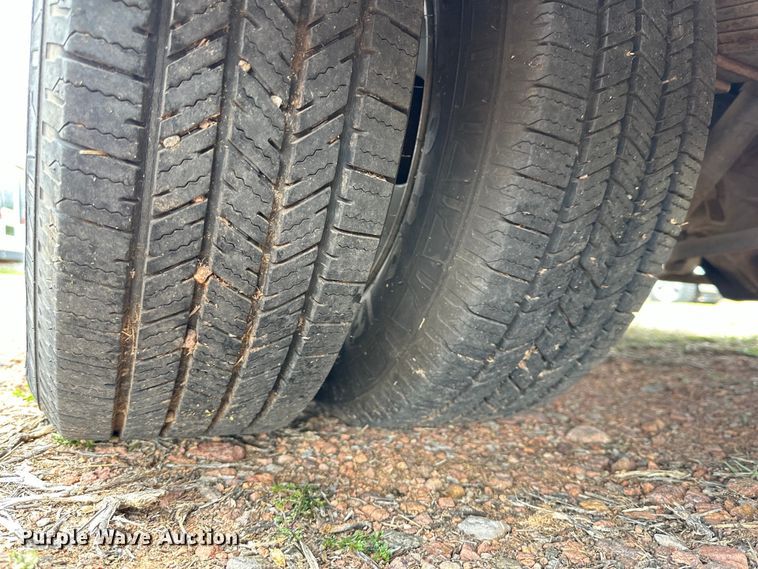 image for item DG4344 2006 Ford E450 shuttle bus