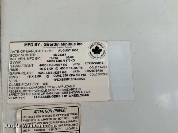 image for item DG4344 2006 Ford E450 shuttle bus