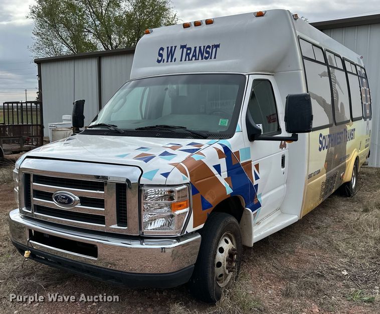 image for item DG4345 2009 Ford  E450 shuttle bus