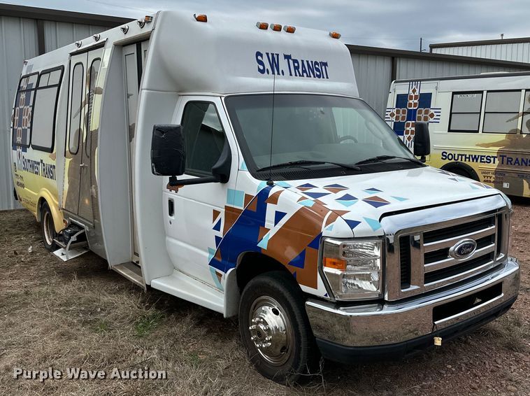 image for item DG4345 2009 Ford  E450 shuttle bus