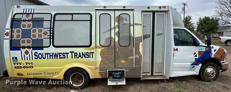 image for item DG4345 2009 Ford  E450 shuttle bus