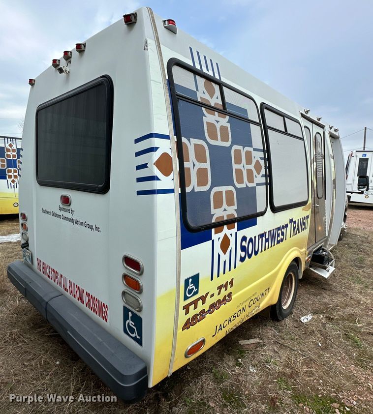 image for item DG4345 2009 Ford  E450 shuttle bus