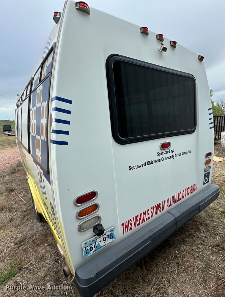 image for item DG4345 2009 Ford  E450 shuttle bus