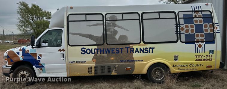 image for item DG4345 2009 Ford  E450 shuttle bus