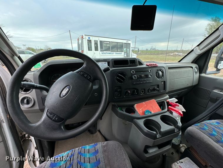 image for item DG4345 2009 Ford  E450 shuttle bus