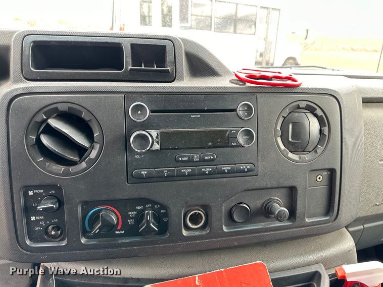 image for item DG4345 2009 Ford  E450 shuttle bus