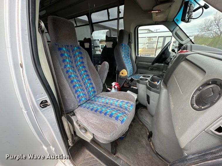 image for item DG4345 2009 Ford  E450 shuttle bus