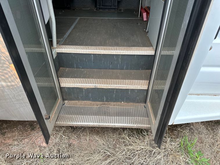 image for item DG4345 2009 Ford  E450 shuttle bus