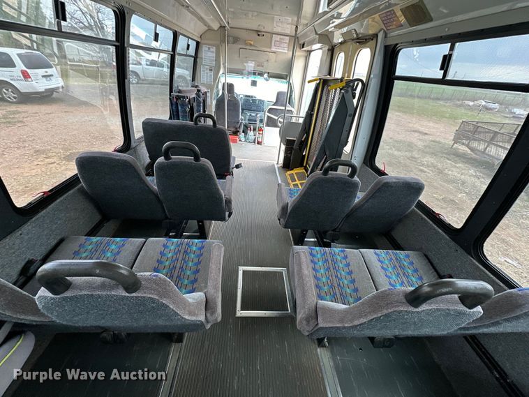 image for item DG4345 2009 Ford  E450 shuttle bus