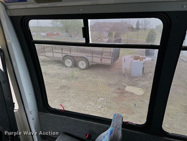 image for item DG4345 2009 Ford  E450 shuttle bus