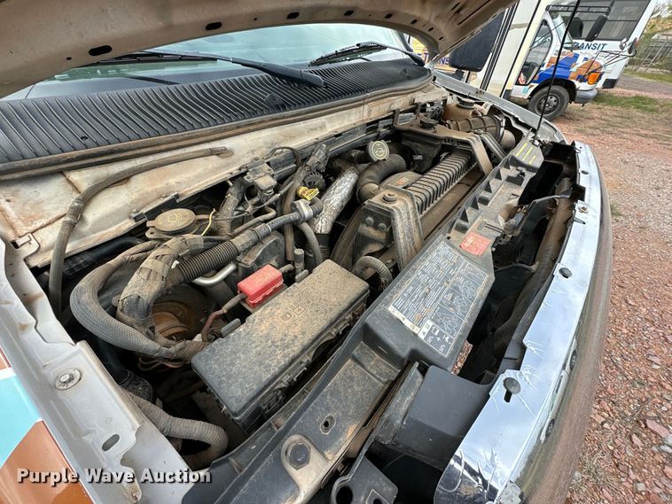 image for item DG4345 2009 Ford  E450 shuttle bus