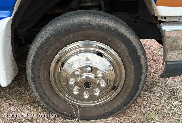 image for item DG4345 2009 Ford  E450 shuttle bus