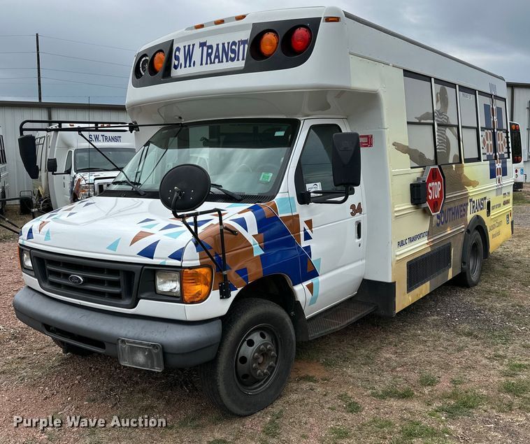 image for item DG4347 2007 Ford E450 shuttle bus