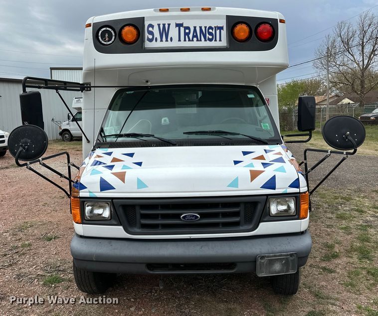 image for item DG4347 2007 Ford E450 shuttle bus