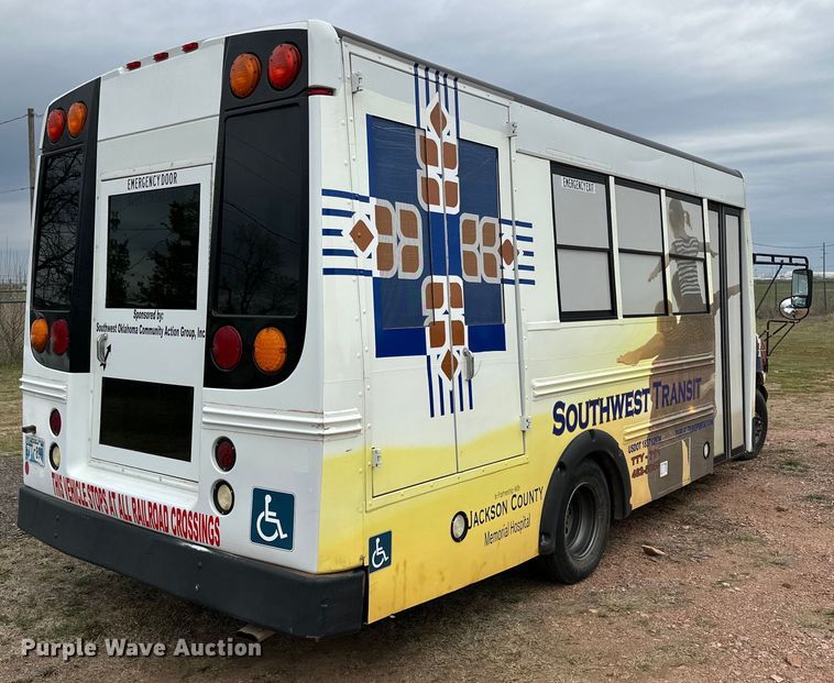 image for item DG4347 2007 Ford E450 shuttle bus