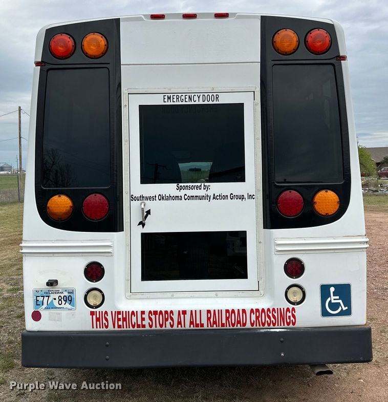 image for item DG4347 2007 Ford E450 shuttle bus