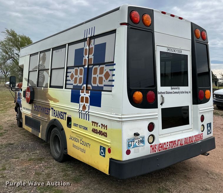 image for item DG4347 2007 Ford E450 shuttle bus