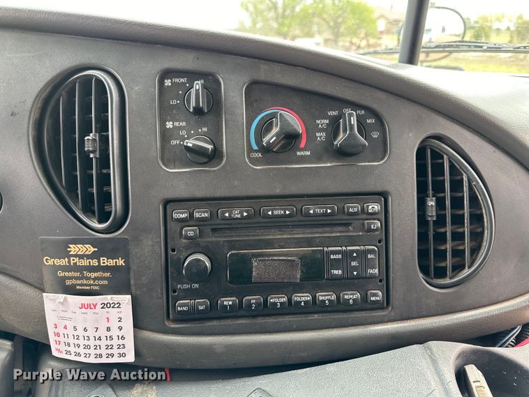 image for item DG4347 2007 Ford E450 shuttle bus