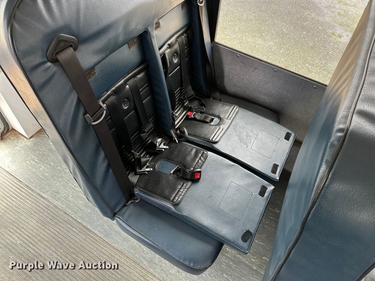 image for item DG4347 2007 Ford E450 shuttle bus