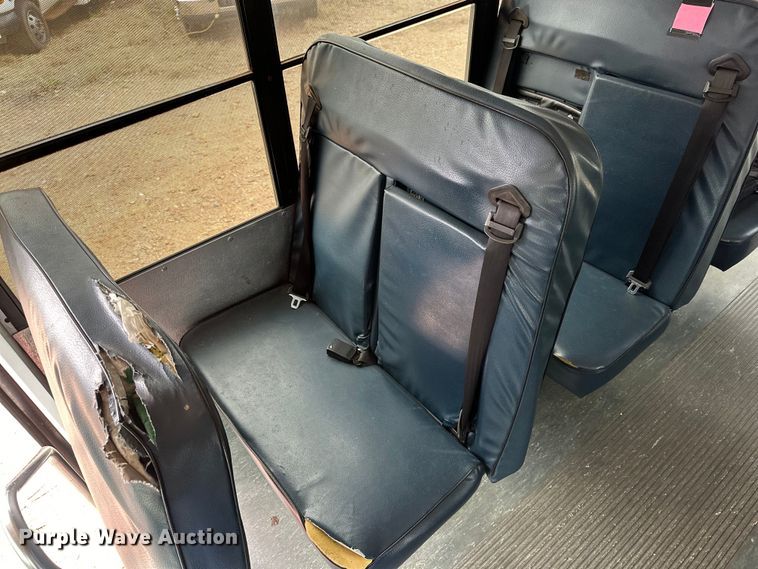 image for item DG4347 2007 Ford E450 shuttle bus