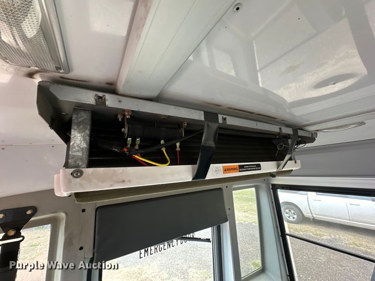 image for item DG4347 2007 Ford E450 shuttle bus