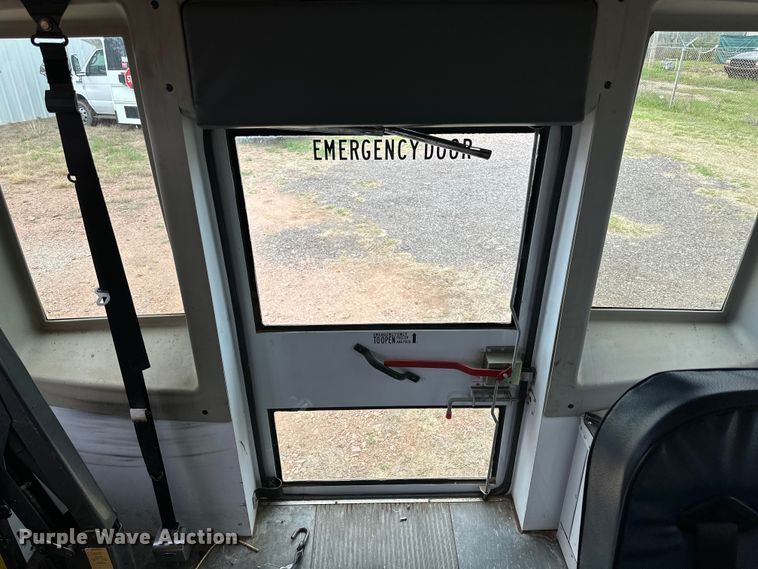 image for item DG4347 2007 Ford E450 shuttle bus