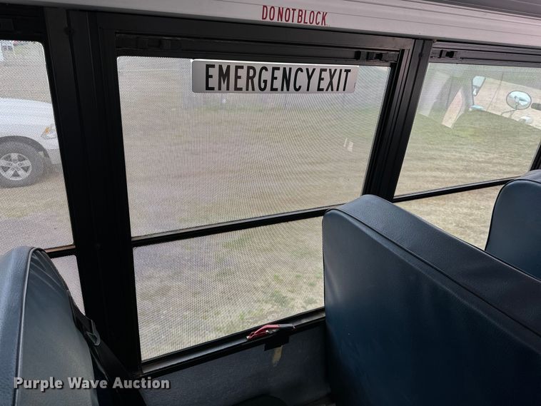 image for item DG4347 2007 Ford E450 shuttle bus