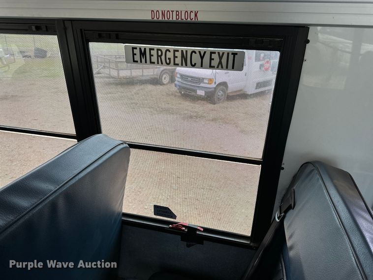 image for item DG4347 2007 Ford E450 shuttle bus