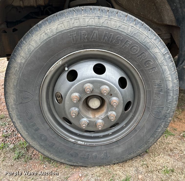 image for item DG4347 2007 Ford E450 shuttle bus