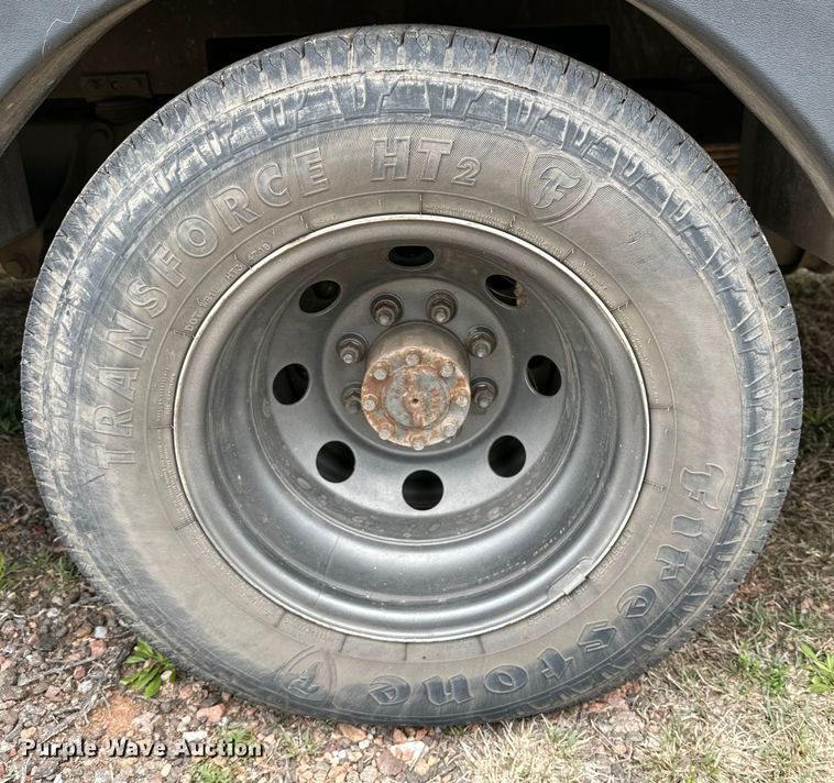 image for item DG4347 2007 Ford E450 shuttle bus