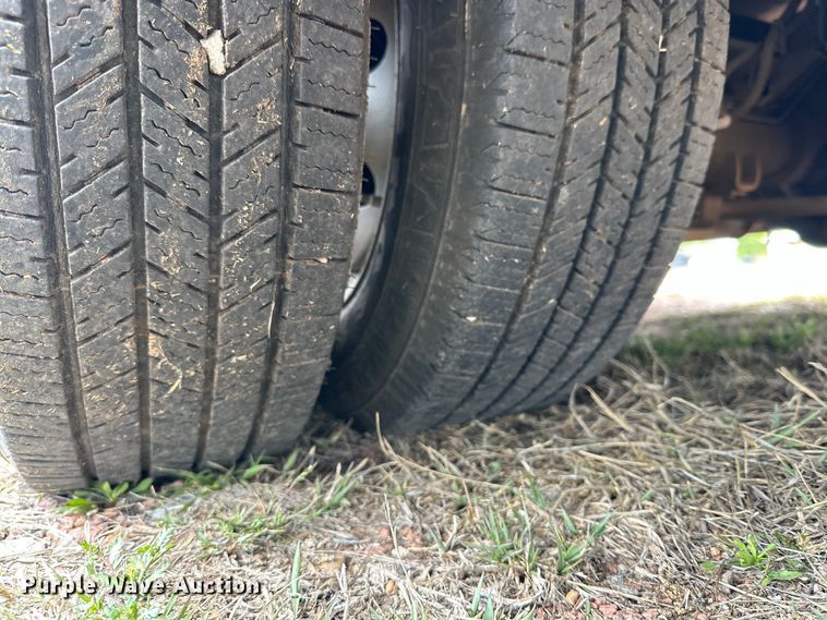 image for item DG4347 2007 Ford E450 shuttle bus