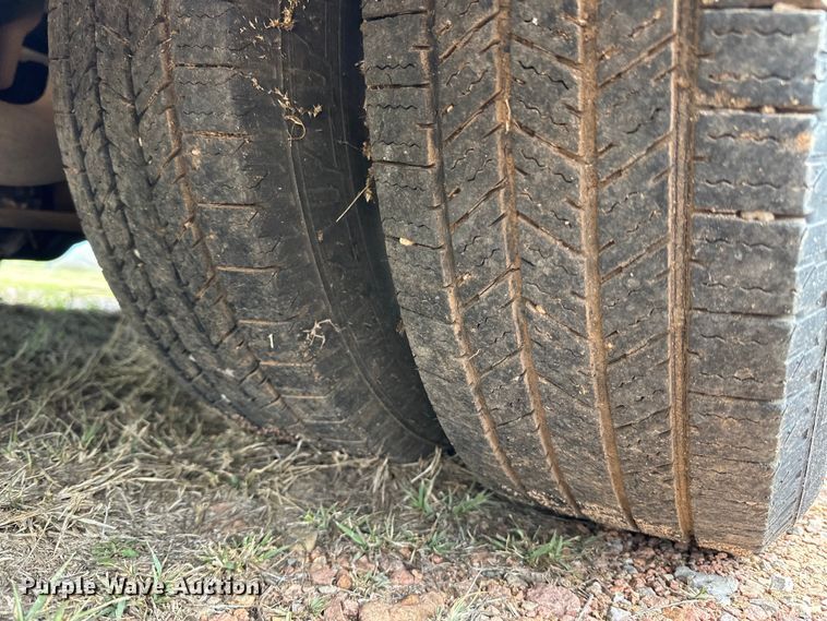 image for item DG4347 2007 Ford E450 shuttle bus