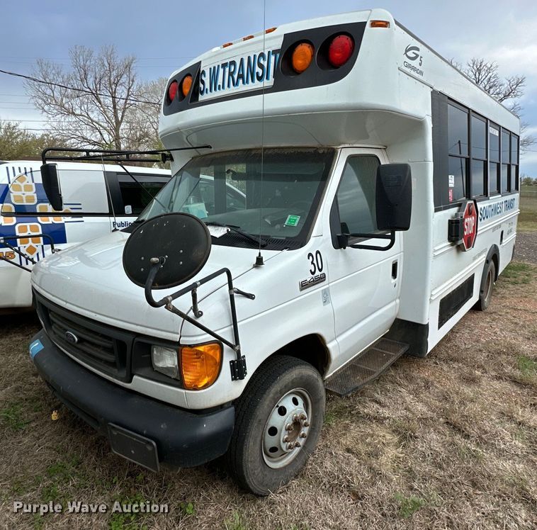 image for item DG4348 2006 Ford E450 shuttle bus
