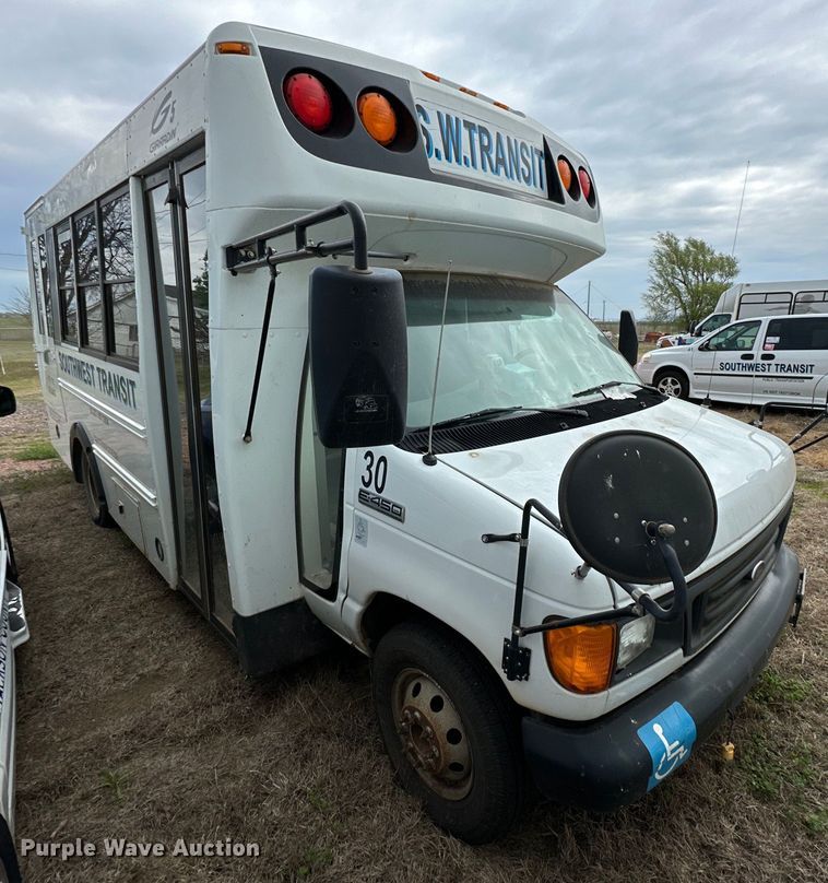 image for item DG4348 2006 Ford E450 shuttle bus