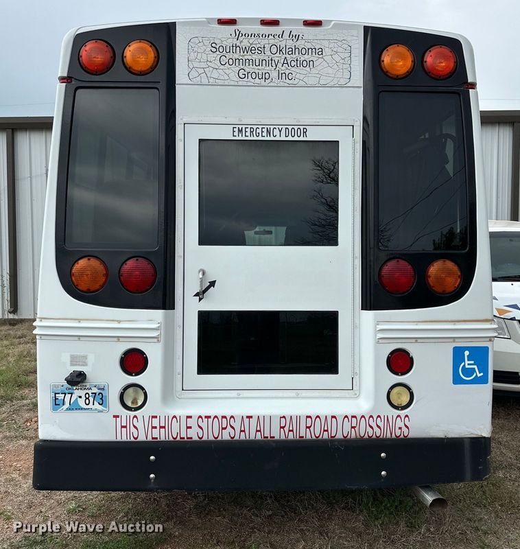 image for item DG4348 2006 Ford E450 shuttle bus