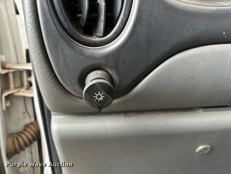 image for item DG4348 2006 Ford E450 shuttle bus